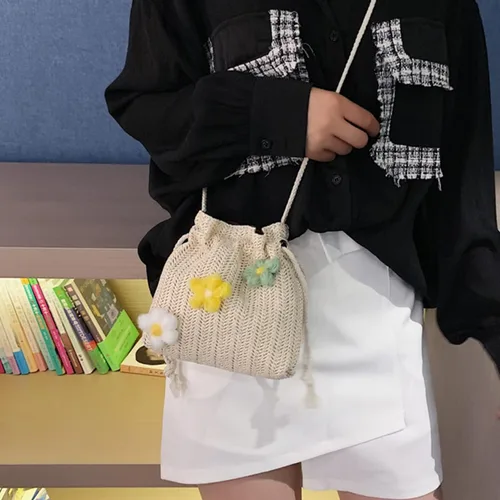 Vista 4 de Bolso de paja para mujer, estético, lindo, tejido cruzado, cubos, bolsas de hombro, cesta pequeña, bolsa de playa, bolso de paja de verano
