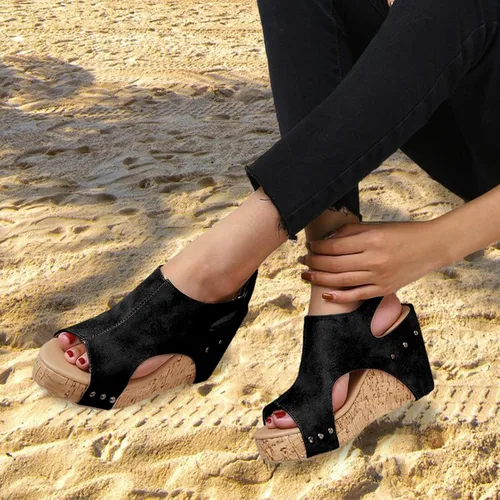 Vista 7 de Yimin Sandalias de cuña bohemias, sandalias de tacón de cuña con punta abierta, de piel sintética, con remaches, para mujer, parte inferior de goma