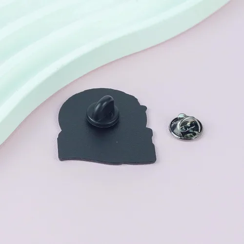 Vista 5 de Oh Look Nobody Gives A Sht Pin Broche, Ama de casa de los años 50 Meme Esmalte Pin Regalo para Amiga Sarcástica Sassy Girl Mujeres, Broches de Meme