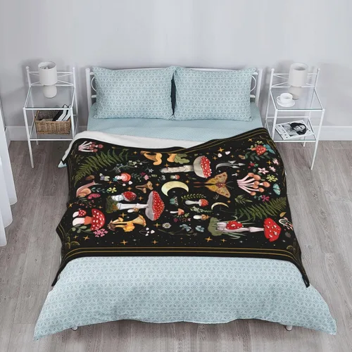 Vista 6 de Bonita manta estética de hongos, regalos de bruja para mujeres, regalos góticos, suave y acogedora manta de felpa con polilla cálida para mujeres