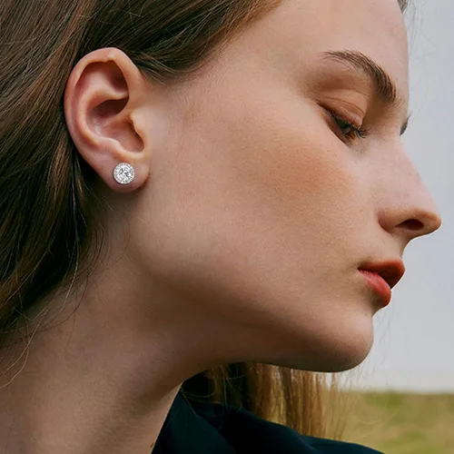 Vista 2 de MILACOLATO Aretes tipo dormilona de circonita cúbica para mujeres y hombres, chapados en oro de 18 quilates, aretes de plata de ley hipoalergénica