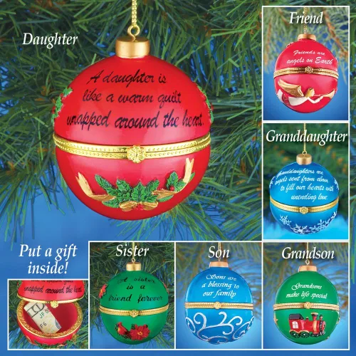 Vista 7 de Collections Etc Adornos navideños con cita conmovedora y colgador dorado, compartimento interior para regalo pequeño, hermana