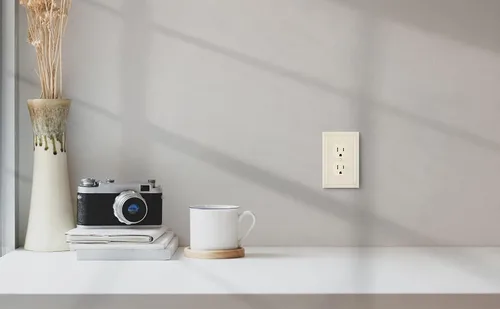 Vista 6 de Henne Bery Placa decorativa de pared con borde moderno, tapa de tomacorriente para cubrir enchufe, aleación de zinc maciza duradera