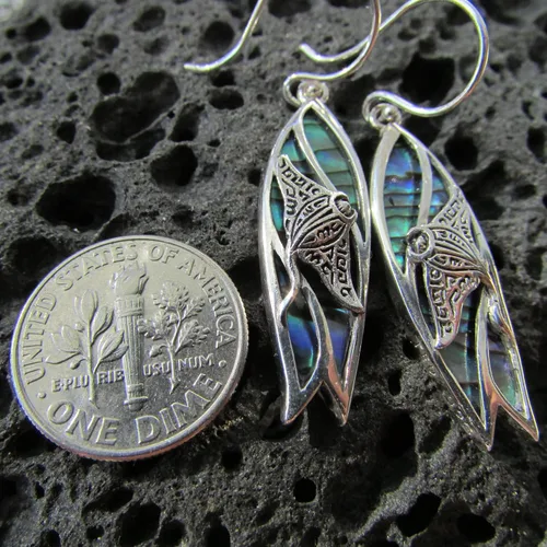 Vista 9 de Surfboard Manta Ray Earrings. Abalone Paua Shell. Sterling Silver.