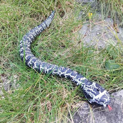 Vista 5 de Tipmant Juguete de animal a control remoto realista de serpiente a control remoto para gatear, eléctrico electrónico, funciona con pilas, honrado