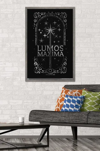 Vista 2 de Trends International The Wizarding World: Harry Potter - Póster de pared Lumos Maxima, 34 pulgadas de largo x 22.4 pulgadas, versión enmarcada