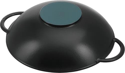 Vista 4 de STAUB Wok de hierro fundido, 6 cuartos de galón, negro mate
