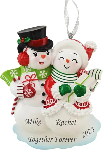 Vista 13 de Adorno de Navidad Personalizado para Parejas 2025 – Regalo Personalizado para Parejas, Recién Casados, Parejas Casadas y Comprometidas – Decoración
