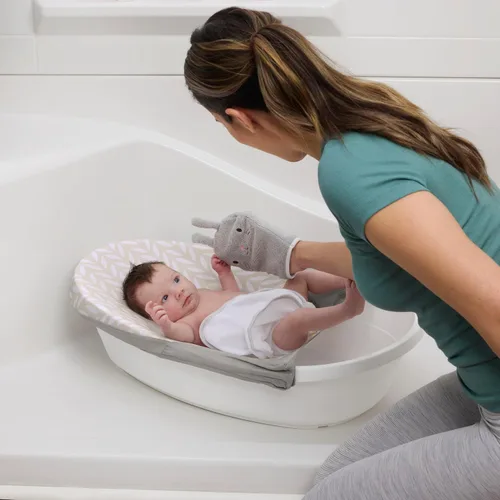 Vista 2 de Ingenuity Sylvi Full Comfort 3 en 1 Grow with Me - Bañera para bebé recién nacido a niño pequeño, eslinga de apoyo, incluye manoplas y libro