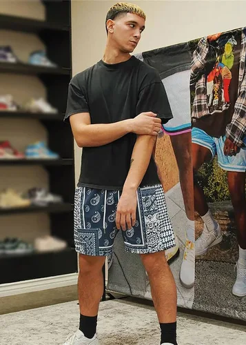 Vista 4 de DIOTSR Pantalones cortos de malla de cachemira para hombre, pantalones cortos casuales con gráficos retro, pantalones cortos atléticos para correr
