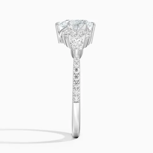 Vista 2 de Anillo de compromiso de diamantes creados en laboratorio con diseño de pera blanca de 1.06 quilates con corte excelente, cuatro puntas de garra