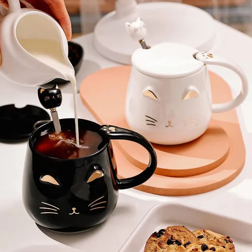 Vista 5 de Juego de Tazas de Gato de 3 Lindas Tazas de Cerámica para Gatos con Tapa, Cuchara y Posavasos Taza de Café para Gatos para Mujeres, Niños, Amantes