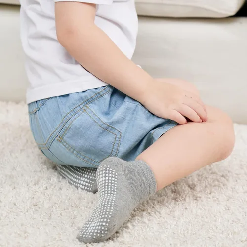 Vista 4 de ZAPLES Calcetines tobilleros antideslizantes para bebés con agarre antideslizante para niños y niñas, corte bajo para bebés y niños pequeños