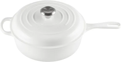 Vista 7 de Le Creuset Cacerola de Hierro Fundido Esmaltado Signature Cassadou, 3.75 qt., Flame