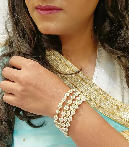 Vista 4 de Efulgenz Brazaletes indios para mujer, estilo indio, Bollywood, tradicional piedra de perlas sintéticas, juego de pulseras de boda (oro