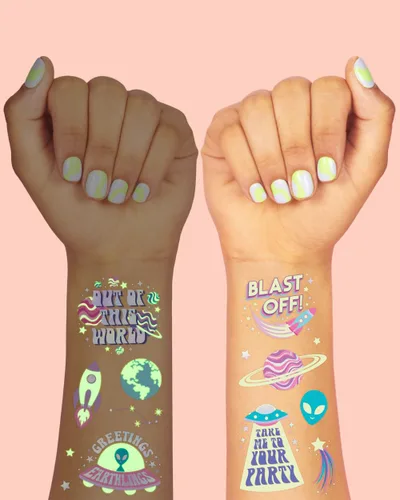 Vista 3 de xo, Fetti Space + Planets - Tatuajes temporales que brillan en la oscuridad para niños, 50 piezas, suministros de fiesta de cumpleaños