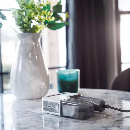 Vista 4 de Steamfast NOMAD - Vaporizador portátil de viaje para ropa, vaporizador de mano para ropa con calentamiento de 30 segundos, tiempo de vapor de 11