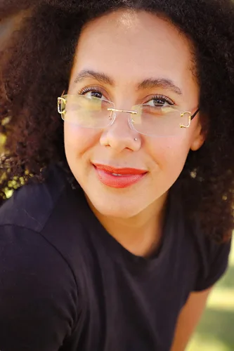 Vista 6 de FLAWLESS EYEWEAR Gafas de sol pequeñas y estrechas sin montura a la moda rectangulares lentes tintados de los años 90 sin marco para mujeres