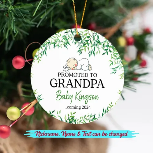 Vista 24 de Adorno personalizado para bebé que llega 2027, adorno de Navidad de Bump, elige el nombre del bebé y el año de Navidad para el nuevo abuelo abuela
