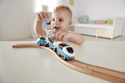 Vista 3 de Hape E3728 - Juguete de tren interurbano, juego de juguetes de tren para niños con accesorios, 3 carros magnéticos de apertura/cerrar, figuras