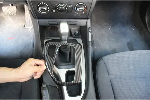 Vista 2 de YIWANG - Pegatinas de fibra de carbono para marco de cambio de marchas de coche para BMW X1 E84 2011-2015