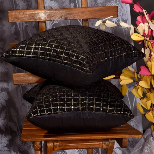 Vista 3 de Juego de 2 almohadas decorativas negras de 12 x 12 pulgadas, fundas de almohada pequeñas de seda para sofá, funda de cojín bordada con lentejuelas