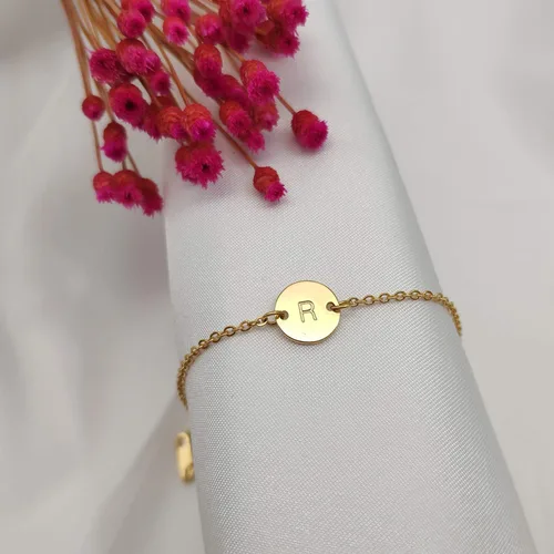Vista 3 de Pulsera con dije de inicial para mujer, chapada en oro de 18 quilates, acero inoxidable, con disco de moneda, grabada, pulsera personalizada