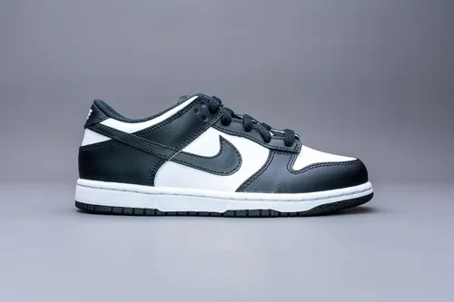 Vista 754 de Nike Kid's Dunk Low Sneaker