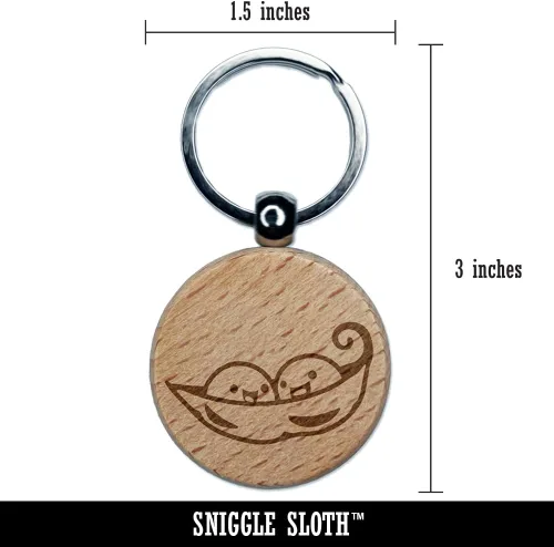 Vista 2 de Sniggle Sloth Llavero redondo de madera grabada con dos guisantes en una vaina, Madera clara