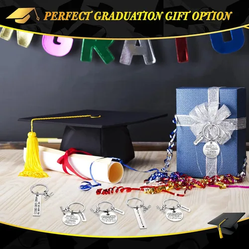 Vista 5 de Yinkin 16 llaveros de regalo de graduación para mujeres y hombres, divertidos regalos inspiradores 2023 inspiradores de 2023 regalos de graduación
