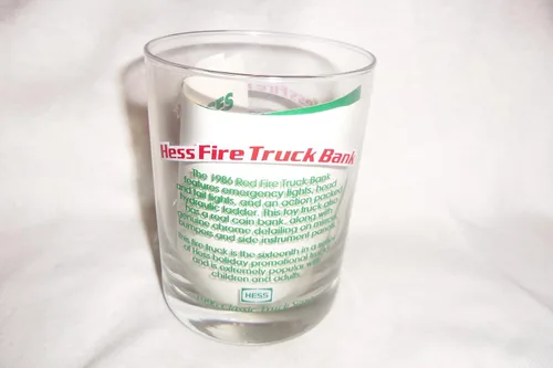 Vista 2 de Hess 1996 Classic Truck Series Glass 1986 Hess Firetruck Bank Exclusive