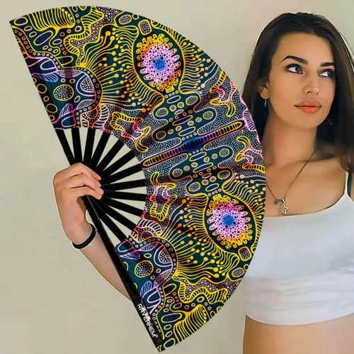 Vista 5 de Abanico para rave con brillo ultravioleta, abanico de mano plegable de bambú para hombres y mujeres (psicodélico espacial, mediano de 11 pulgadas)