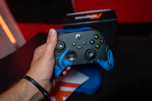 Vista 2 de Wireless Controller for Microsoft Xbox Series XS & Xbox One - Custom Soft Touch Feel - Custom Xbox Series XS Controller (Blue Fire)