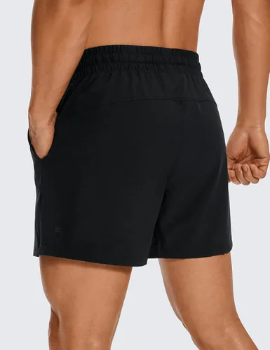 Vista 2 de CRZ YOGA Pantalones cortos de entrenamiento sin forro para hombre, ligeros, de secado rápido, para correr, deportes, gimnasio, con bolsillos
