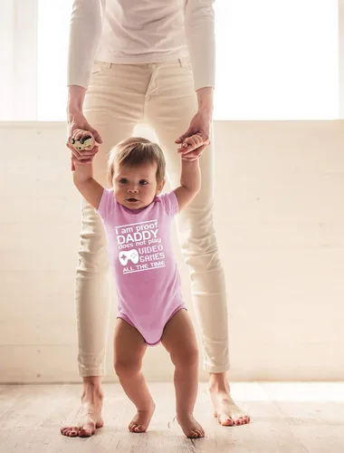 Vista 9 de CBTwear Proof Daddy Does Not Play Video Games All the Time – Ropa de bebé – Divertido body para recién nacido para niños y niñas