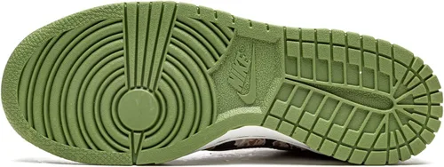 Vista 374 de Nike Kid's Dunk Low Sneaker