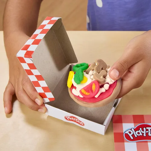 Vista 6 de Play-Doh Stamp & Spin Pizza Playset, 8 accesorios y 5 colores, juguetes de comida y cocina para niños, a partir de 3 años