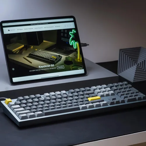 Vista 7 de Keychron Q6 Wired Custom Mechanical Keyboard, QMKVIA Programmable Macro, Full-Size Aluminum RGB Backlit, Double Gasket Hot-Swappable Gateron G Pro