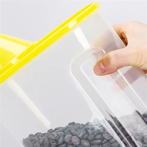 Vista 2 de Basicwise Juego de 3 recipientes pequeños herméticos de almacenamiento de alimentos de 1.9 litros con boquilla de vertido y tapa de taza medidora