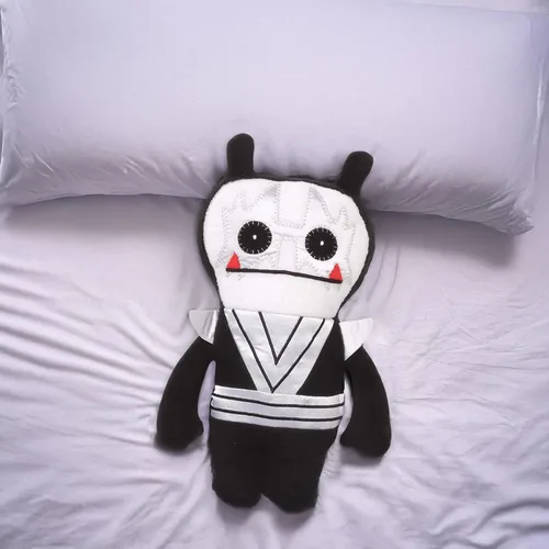 Vista 2 de Gund Uglydoll "Kiss" - Peluche de hombre espacial