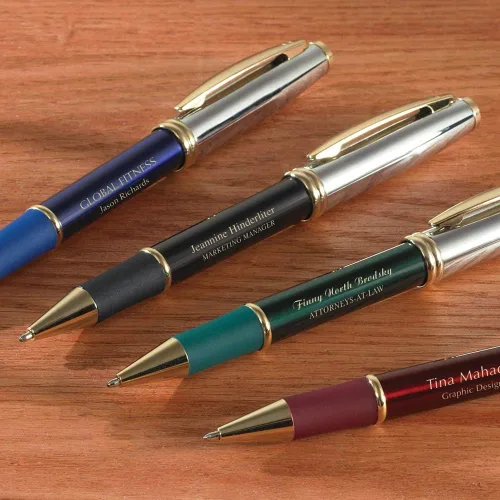 Vista 7 de 1 bolígrafo de metal ejecutivo grabado con láser personalizado en color negro clásico con detalles en tono dorado. Tinta negra.