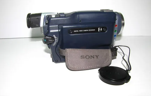 Vista 4 de Sony Handycam DCR-TRV240 - Videocámara - 460 Kpix - Zoom óptico: 25 x - Digital8 - negro, plata