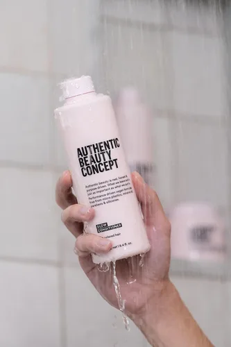 Vista 4 de Authentic Beauty Concept Glow Conditioner Cabello teñido Hidrata el cabello teñido Vegano y libre de crueldad Sin silicona