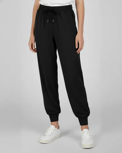 Vista 2 de Real Essentials Paquete de 3 pantalones deportivos Dry-Fit para niñas, pantalones deportivos suaves y activos con bolsillos y cordón