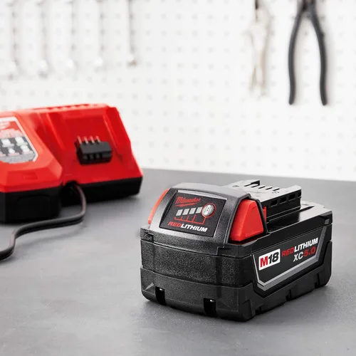 Vista 6 de Milwaukee M18 Redlithium 48-11-1850 Paquete de batería de 5.0 Ah