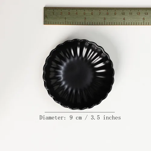Vista 2 de Gaolinci Plato de cerámica con forma de flor de 3.5 pulgadas, mini condimento lateral, platos para servir aperitivos, juego de platillos pequeños