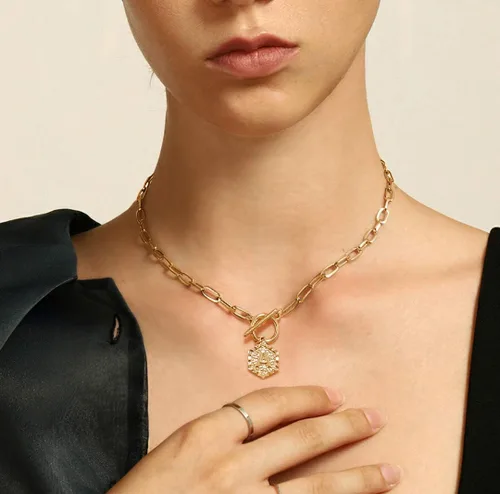 Vista 2 de Collar con letra inicial chapada en oro, collar de oro de 18 quilates para mujer