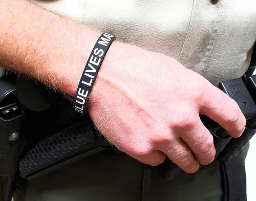 Vista 5 de FUTURESTEPS Blue Lives Matter - Paquete de 3 pulseras de silicona de línea azul fina - Pulseras de silicona - Tamaño 8 pulgadas adulto, Caucho, No