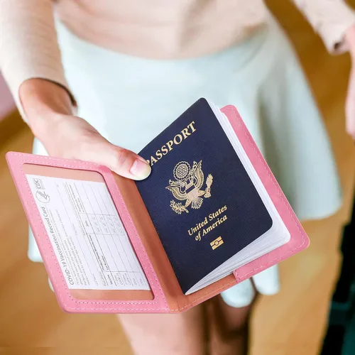 Vista 2 de labato - Cartera de piel sintética para pasaporte con tarjetero de vacuna