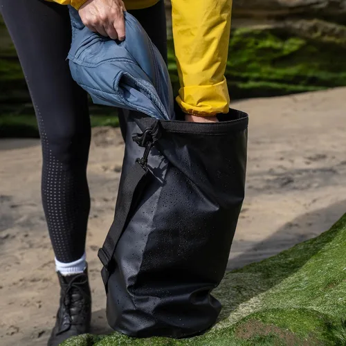 Vista 8 de Ho Stevie! Bolsa seca impermeable resistente - Mantiene tus cosas secas, en viajes de surf, campamento o cualquier aventura (negro, 5L)